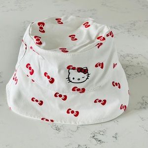 SHEIN Hello Kitty White Bucket Hat